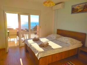 3 chambres, fer et planche à repasser, Wi-Fi gratuit, draps fournis