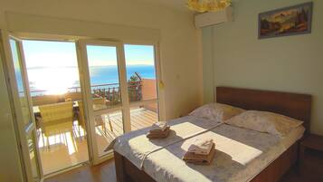 3 makuuhuonetta, silitysrauta/-lauta, ilmainen Wi-Fi, vuodevaatteet