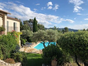 Outdoor pool, a heated pool - Villa with outdoor kitchen with pizza oven and large heated pool. (Malemort-du-Comtat)