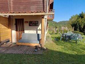 Outdoor dining - Chalet in Vosges near Rouge Gazon Ski Resort (Saint-Maurice-sur-Moselle)