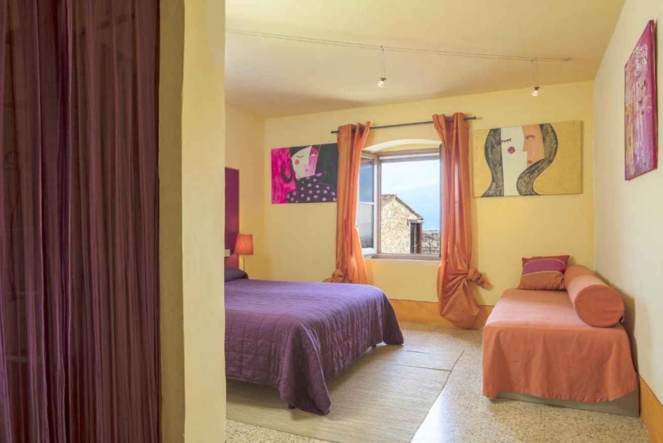 1 chambre, fer et planche à repasser, accès au Wi-Fi (inclus)