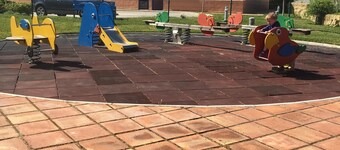 South facing 1st floor apartment over looking the pools, free wi-fi and sky tv  