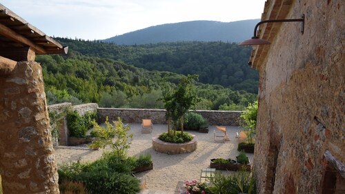 Montestigliano, an authentic farmhouse in the heart of Tuscany, is an oasis of peace and beauty that offers its guests refined residences and an enchanting view