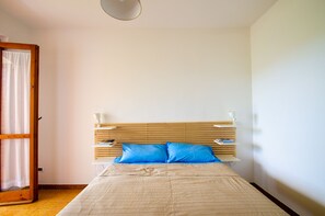 3 habitaciones, tabla de planchar con plancha, cuna de viaje y wifi 