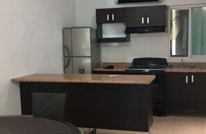 Private kitchen - A spacious 3 bed 2 bath house with opposite the swimmingpool. A/c in every room (Playa del Carmen)