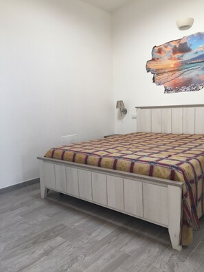 2 عدّة غرف نوم وملاءات أسرّة