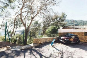 Property grounds - T5 · 🌊 Cozy Retreat 50m to Beach & Garden Escape (Tamariu)