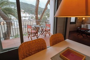 Dining - T5 · 🌊 Cozy Retreat 50m to Beach & Garden Escape (Tamariu)