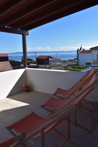 Blick auf das Meer. Großer privater Garten - kostenfreies WLAN