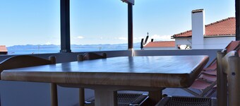 View of the Sea. Large Private Garden - Free wifi
