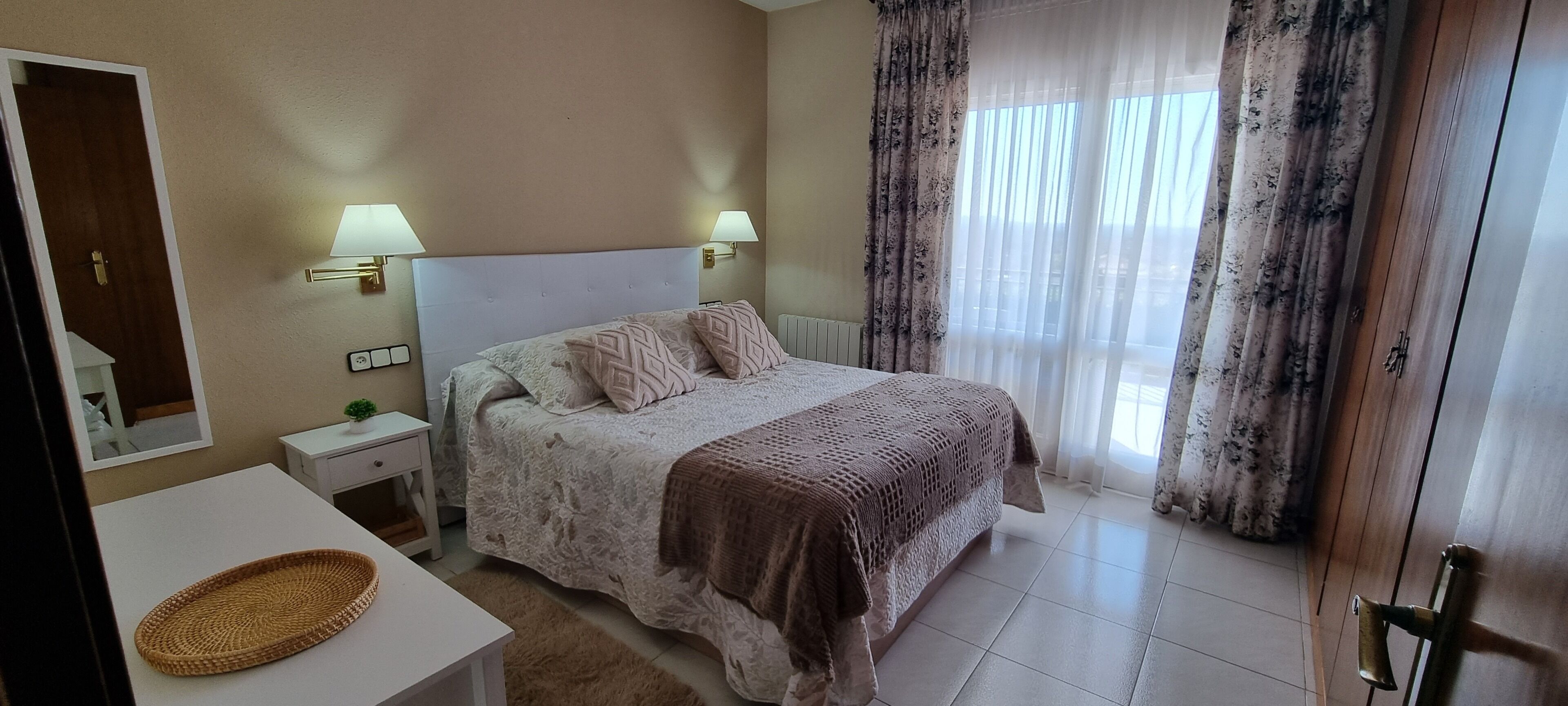 5 bedrooms, iron/ironing board, free WiFi, bed sheets
