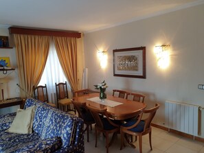 Dining - Villa Fabiola, between the sea and the mountain (Fogars de la Selva)