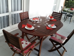 Outdoor dining