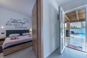 2 bedrooms, iron/ironing board, travel cot, free WiFi