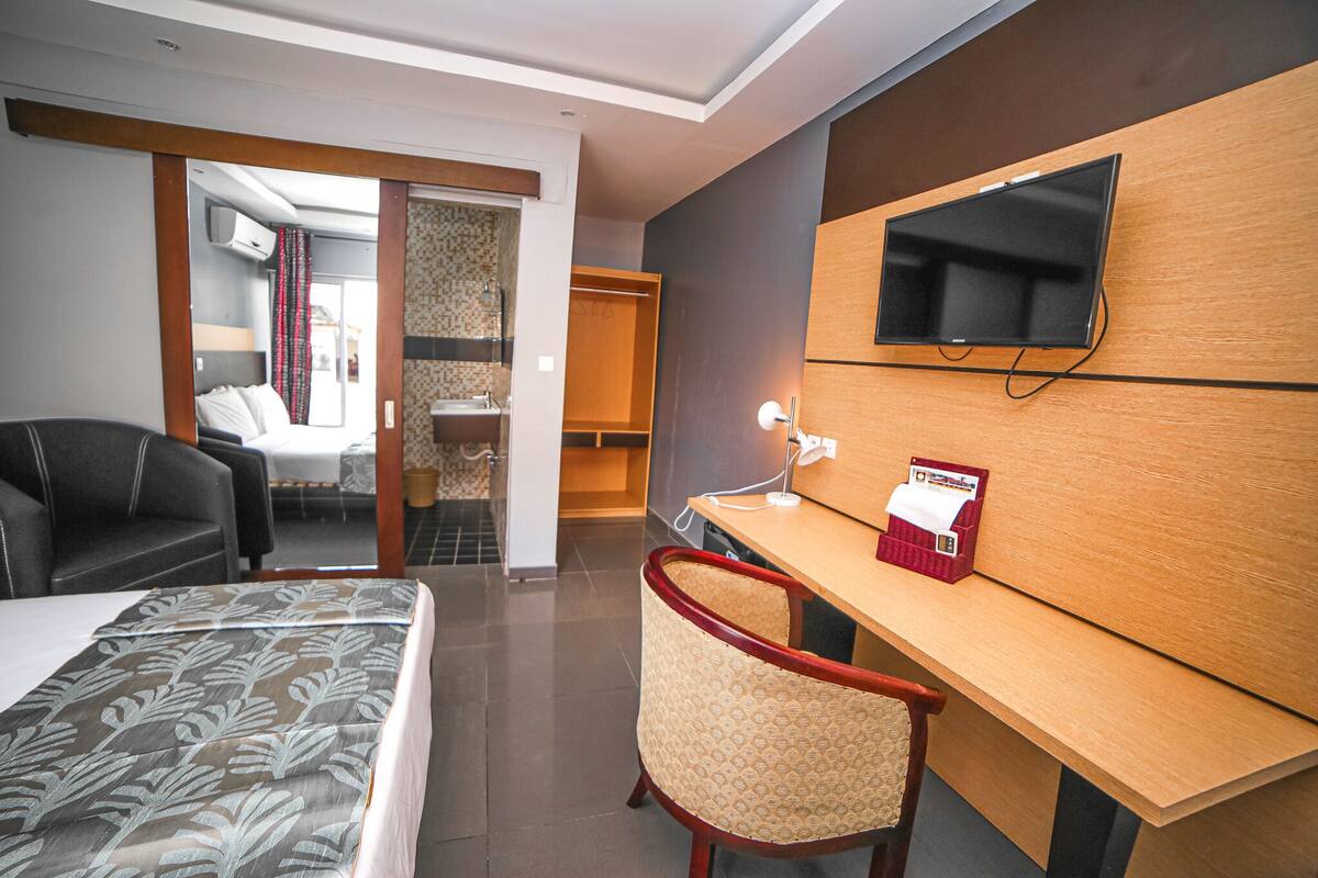 2 habitaciones, ropa de cama de alta calidad y minibar