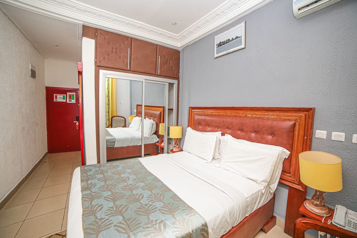 2 habitaciones, ropa de cama de alta calidad y minibar
