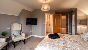 6 bedrooms, iron/ironing board, travel cot, free WiFi