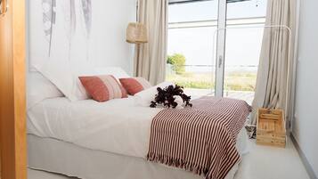 5 bedrooms, iron/ironing board, free WiFi, bed sheets