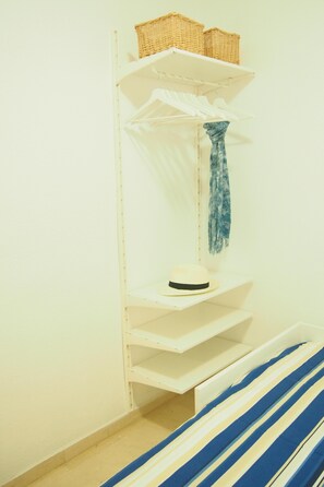 2 bedrooms, iron/ironing board, WiFi, bed sheets - Vero GRANADA Center + PARKING in the same building. (Granada)