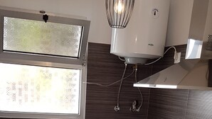 咖啡機/沖茶器、雪櫃、微波爐、焗爐