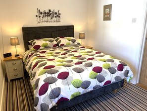 1 dormitori, planxa i posts de planxar, wifi gratuïta i roba de llit 