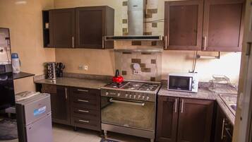 Fridge, microwave, oven, coffee/tea maker