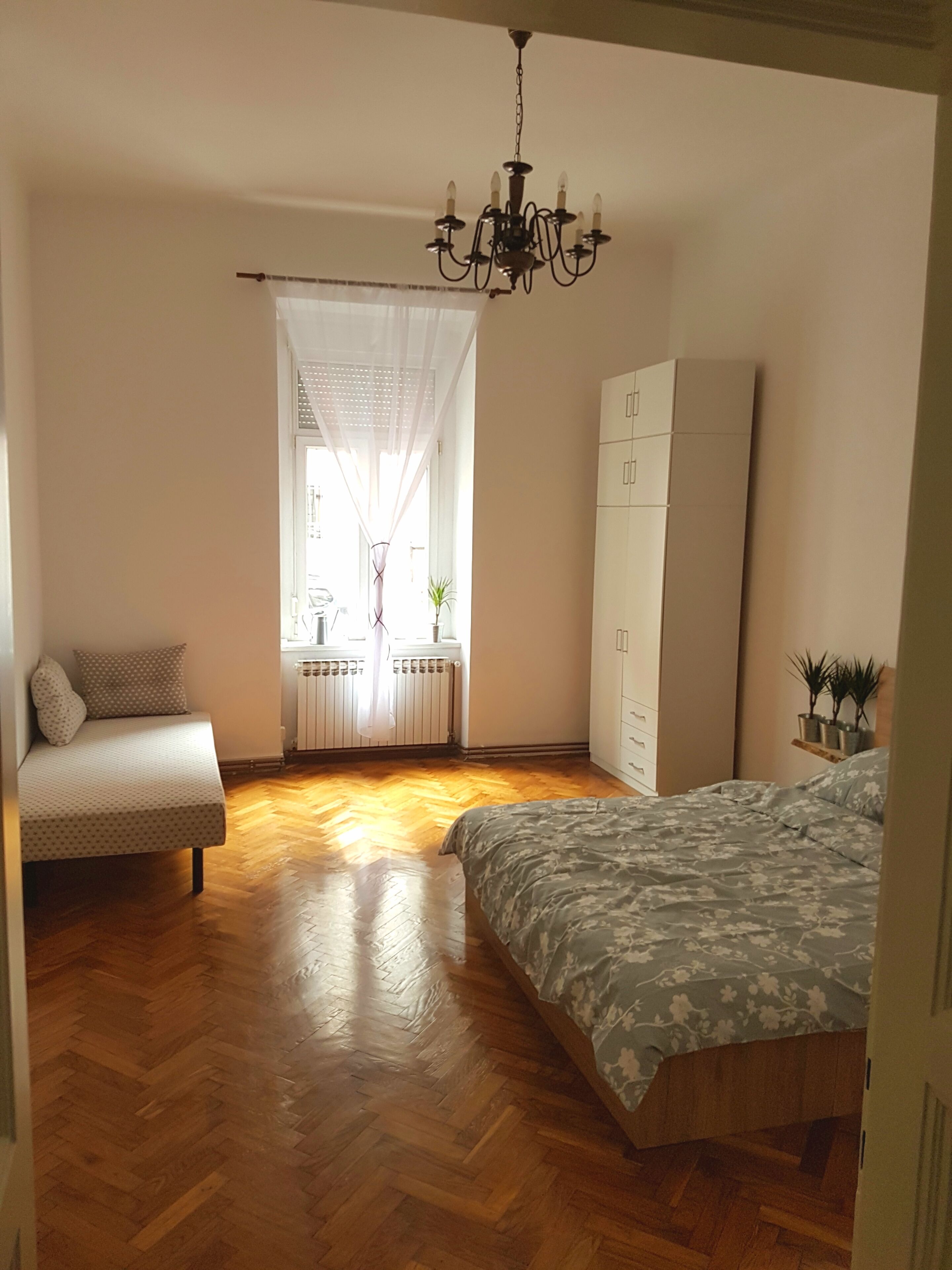 3 dormitoris, planxa i posts de planxar, wifi gratuïta i roba de llit 