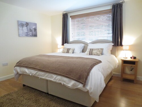 Oxford Apartments 1 - Modern, beautiful apartment fully furnished 