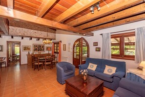 TV, table tennis - Villa Colonya for six people with pool (Pollensa)
