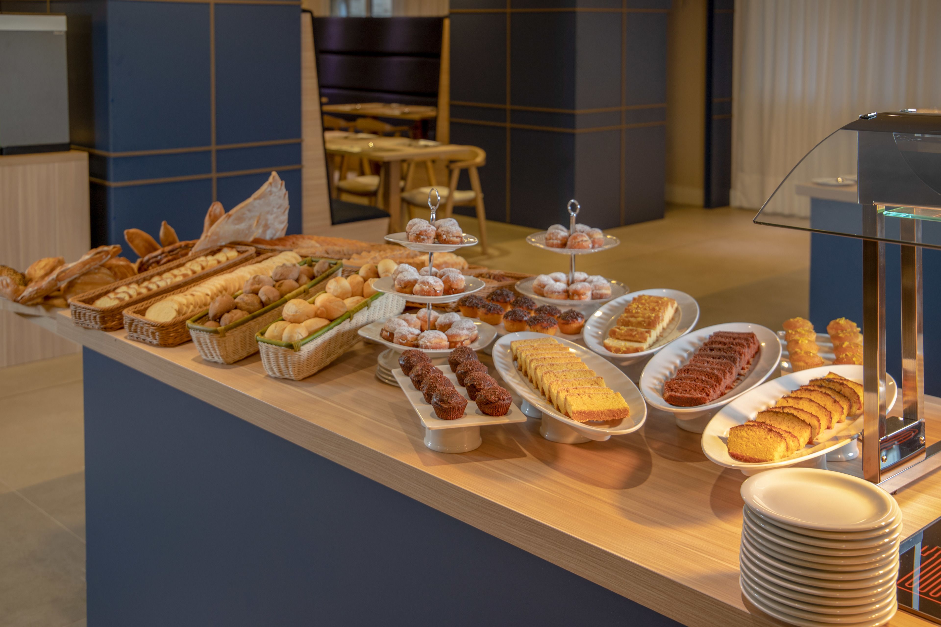 daily buffet breakfast (brl 69 per person)