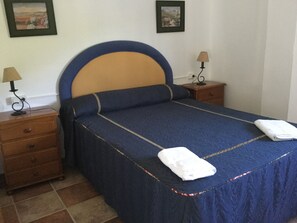 3 chambres, fer et planche à repasser, Wi-Fi gratuit, draps fournis