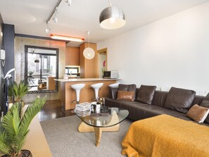 TV - Mobile World Congress 2 rooms with Terrace and optional parking - Free WiFi (Barcelona)