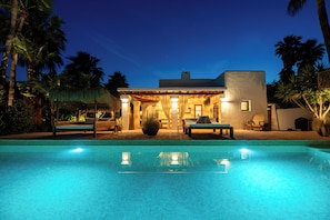 Outdoor pool, pool loungers