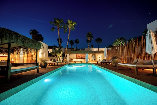 Outdoor pool, sun loungers