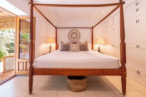 3 bedrooms, in-room safe, desk, soundproofing