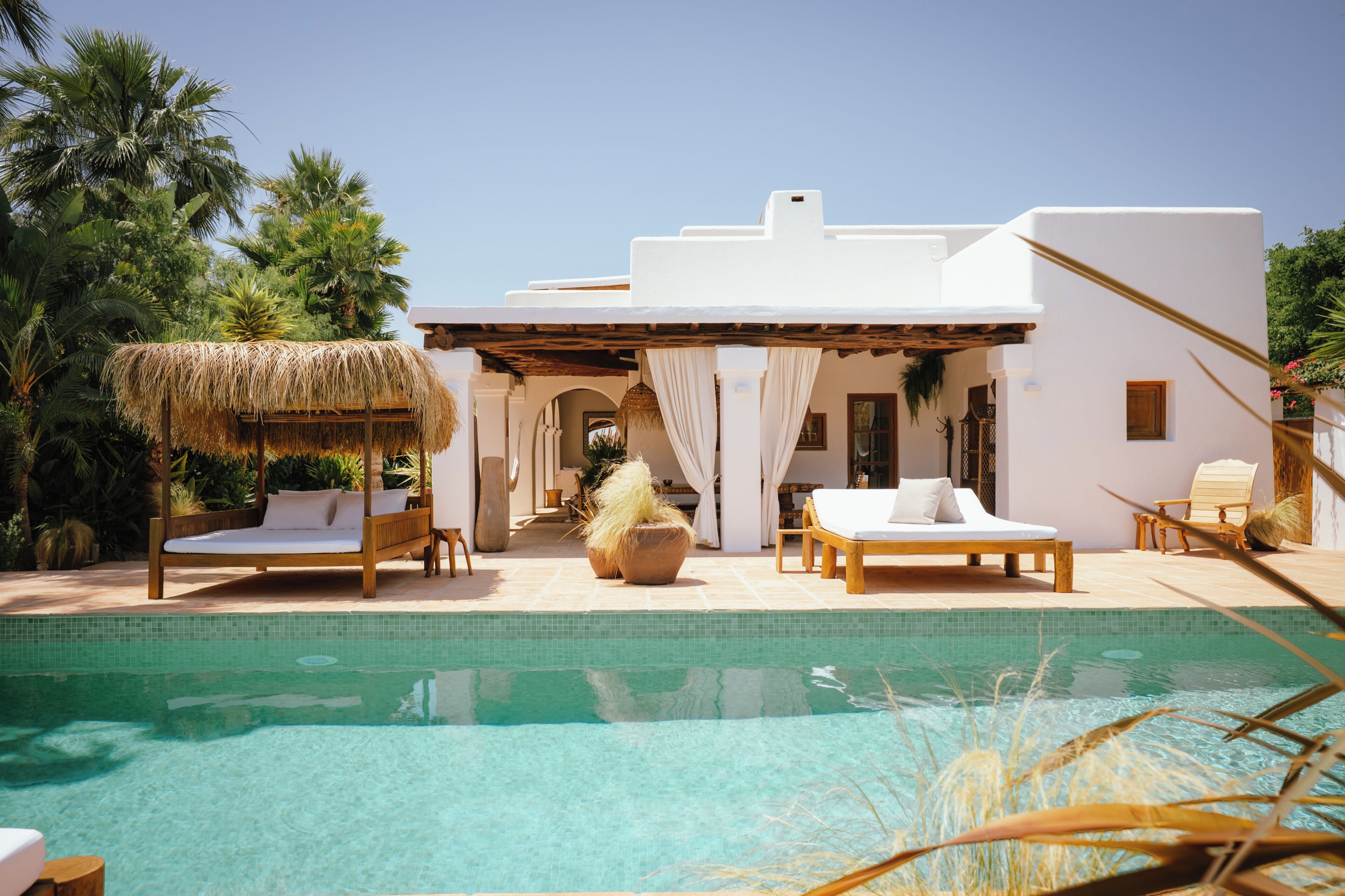 Outdoor pool, sun loungers