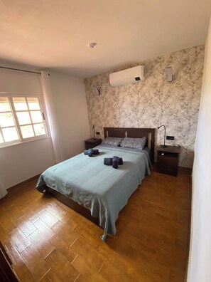 2 bedrooms, in-room safe, iron/ironing board, free WiFi