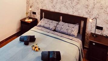 2 bedrooms, in-room safe, iron/ironing board, free WiFi