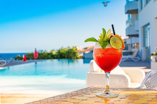 Unit 1 Amarilla Golf Villas - stunning 3 bed apartment- large terrace - sea view