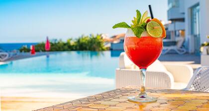 Unit 1 Amarilla Golf Villas - stunning 3 bed apartment- large terrace - sea view