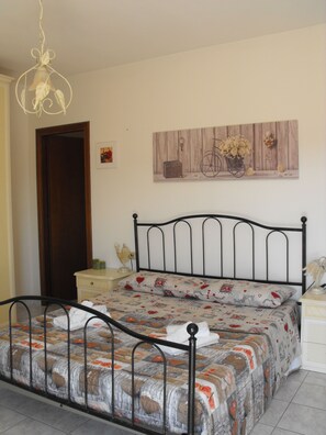 3 dormitorios, tabla de planchar con plancha, Internet y ropa de cama