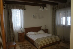 Doppelzimmer | Verdunkelungsvorhänge, schallisolierte Zimmer, Bügeleisen/Bügelbrett