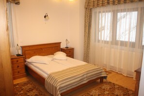 Dubbelrum | Mörkläggningsgardiner, ljudisolering och strykjärn/strykbräda