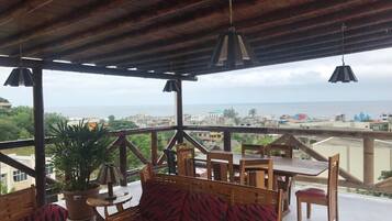 Tempat makan outdoor