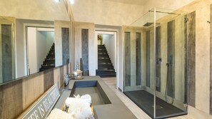 Vasca, asciugacapelli, bidet, asciugamani