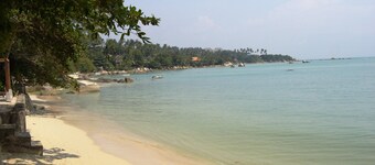 Dream house in a coconut grove facing the sea (LIPANOÏ )