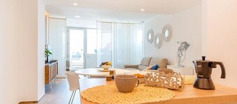 Sea view residence strategically positioned