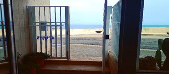 Sea view residence strategically positioned