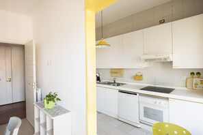 Fridge, stovetop, coffee/tea maker, toaster