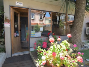 تفاصيل الفندق من الخارج